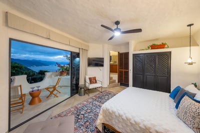 Luxury Villa Photo #32