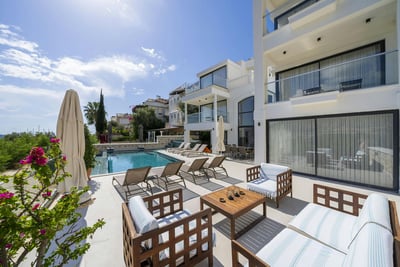 Luxury Villa Photo #6