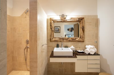 Luxury Villa Photo #40