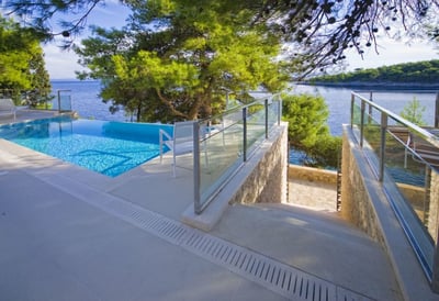 Luxury Villa Photo #4