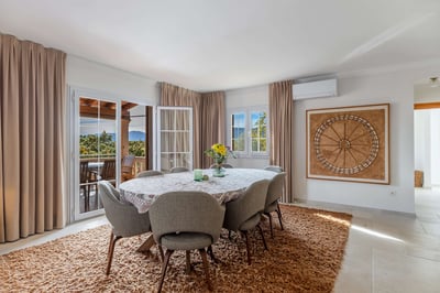 Luxury Villa Photo #17