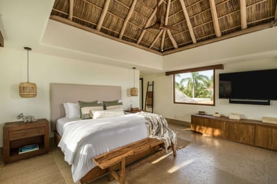 Luxury Villa Photo #22