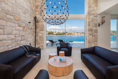 Luxury Villa Photo #38