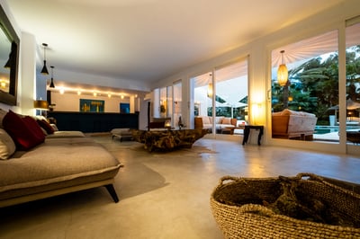 Luxury Villa Photo #18