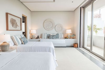 Luxury Villa Photo #35