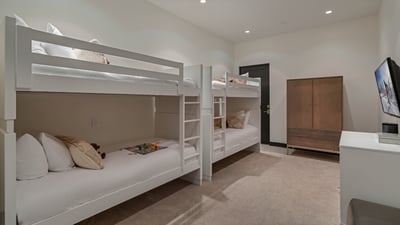 Bunkroom with 4 twin beds on lower level