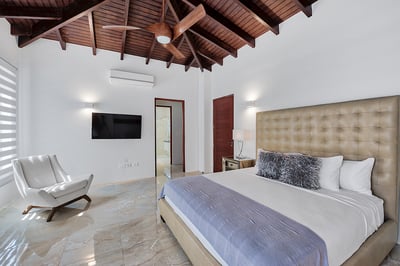 Luxury Villa Photo #49