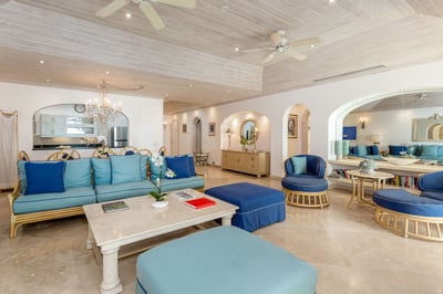 Luxury Villa Photo #6