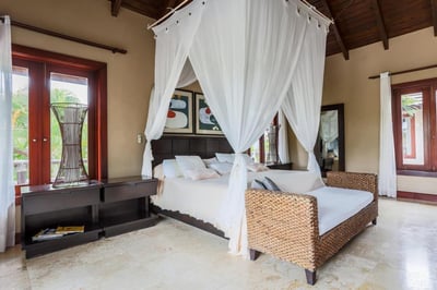 Luxury Villa Photo #26