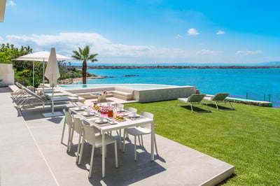 Luxury Villa Photo #17