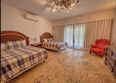 Luxury Villa Photo #37