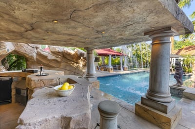Luxury Villa Photo #9