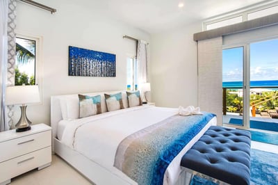 Luxury Villa Photo #26