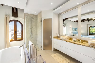 Luxury Villa Photo #25