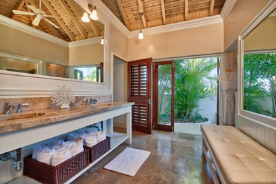 Luxury Villa Photo #15