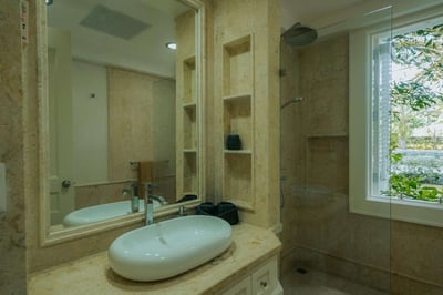 Luxury Villa Photo #32