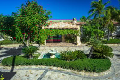 Luxury Villa Photo #23
