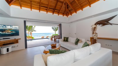 Living Area: Air-conditioning, HD-TV, Dish Network, Sonos sound system. The room opens directly onto