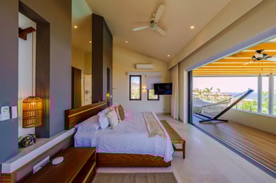 Luxury Villa Photo #23