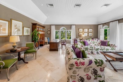 Luxury Villa Photo #12