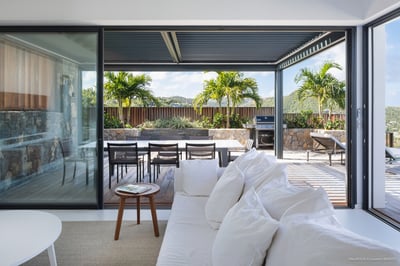 Living Area & Kitchen: Lounge area opening onto the terrace. Air-conditioning, HD-TV, Dish Network, 