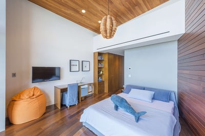 Luxury Villa Photo #18