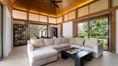 Luxury Villa Photo #13