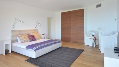 Bedroom 1: Located on the lower level.  King size bed, air conditioning, HD-TV, DVD player, saf