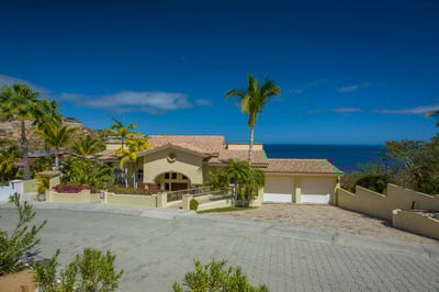 Luxury Villa Photo #31