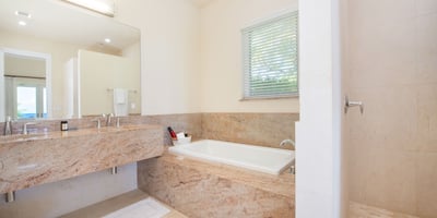 Luxury Villa Photo #24
