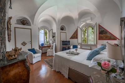 Luxury Villa Photo #37