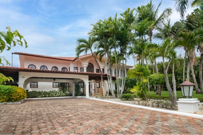 Luxury Villa Photo #21