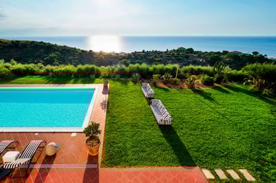 Luxury Villa Photo #9