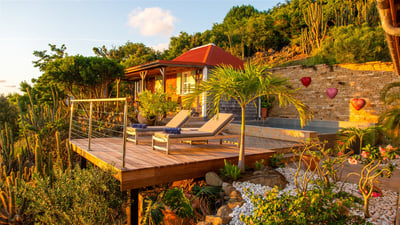 Sunset Views: Ideal location to enjoy the St-barths sunsets. 