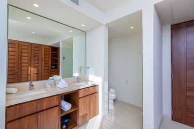 Luxury Villa Photo #28
