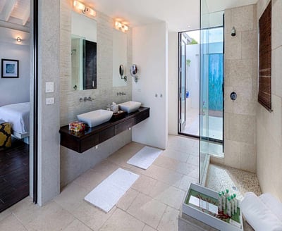 Luxury Villa Photo #26