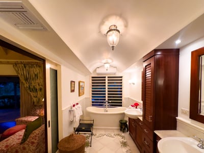 Luxury Villa Photo #18