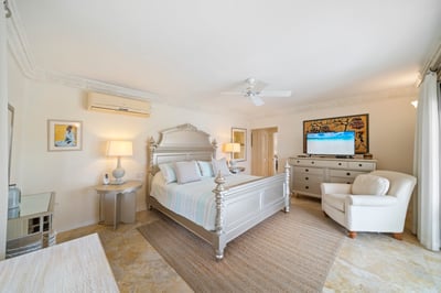 Luxury Villa Photo #11