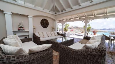 Outdoor Lounge