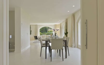 Luxury Villa Photo #22