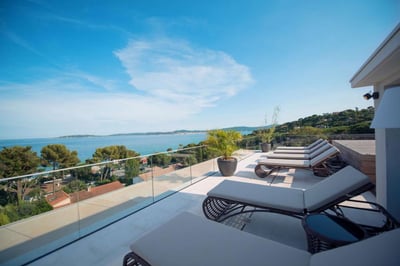 Luxury Villa Photo #3