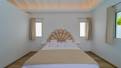 Luxury Villa Photo #27