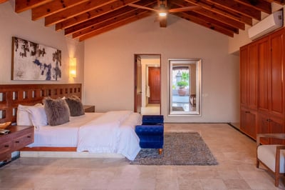 Luxury Villa Photo #24