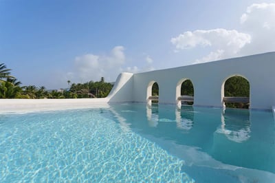 Luxury Villa Photo #3