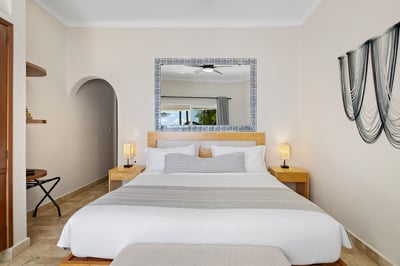 Luxury Villa Photo #21