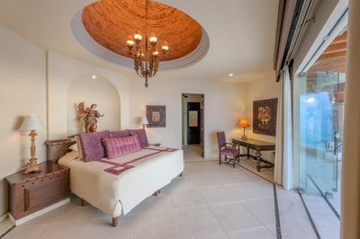 Luxury Villa Photo #39