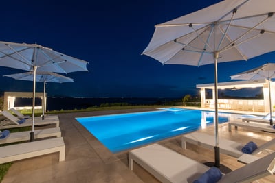 Luxury Villa Photo #26