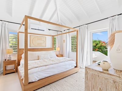 Luxury Villa Photo #32