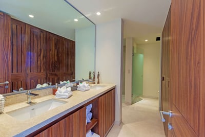 Luxury Villa Photo #16