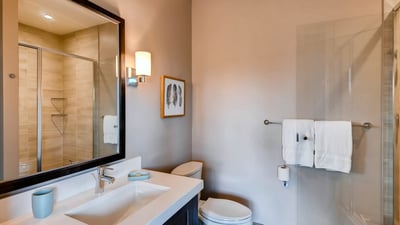 King ensuite on lower level